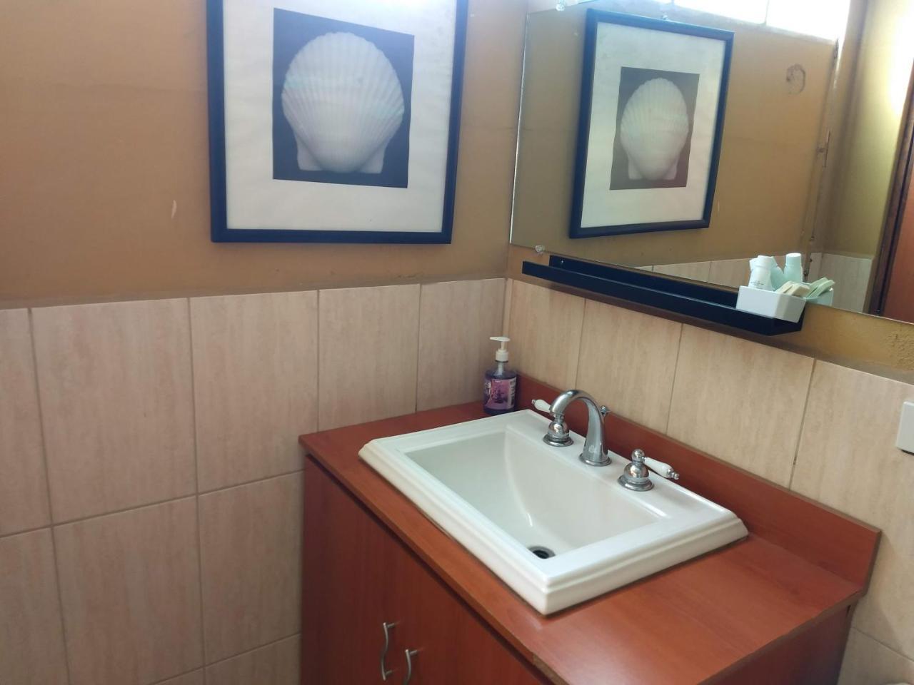 Give House Bed & Breakfast Guatemala City Exterior photo