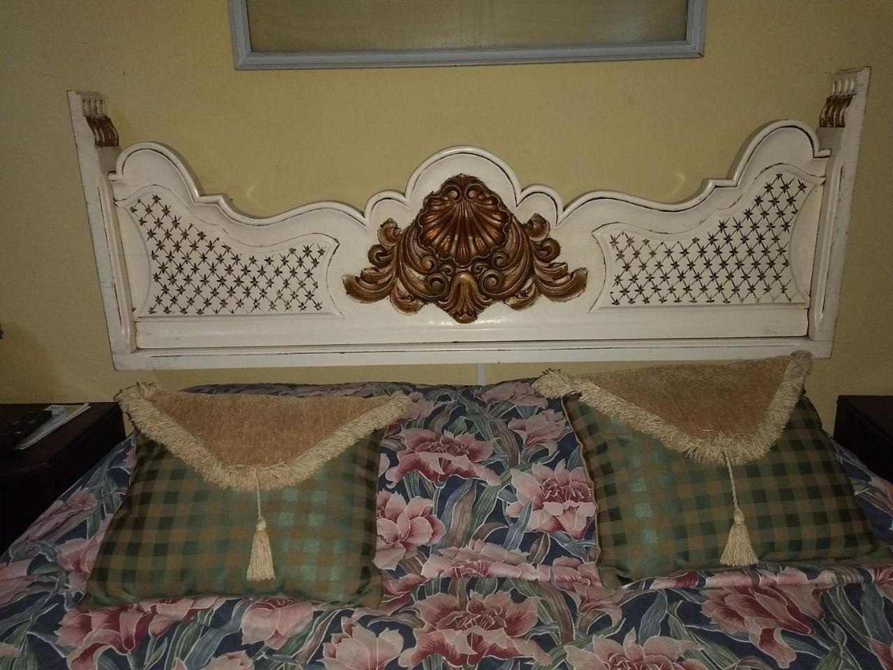 Give House Bed & Breakfast Guatemala City Exterior photo