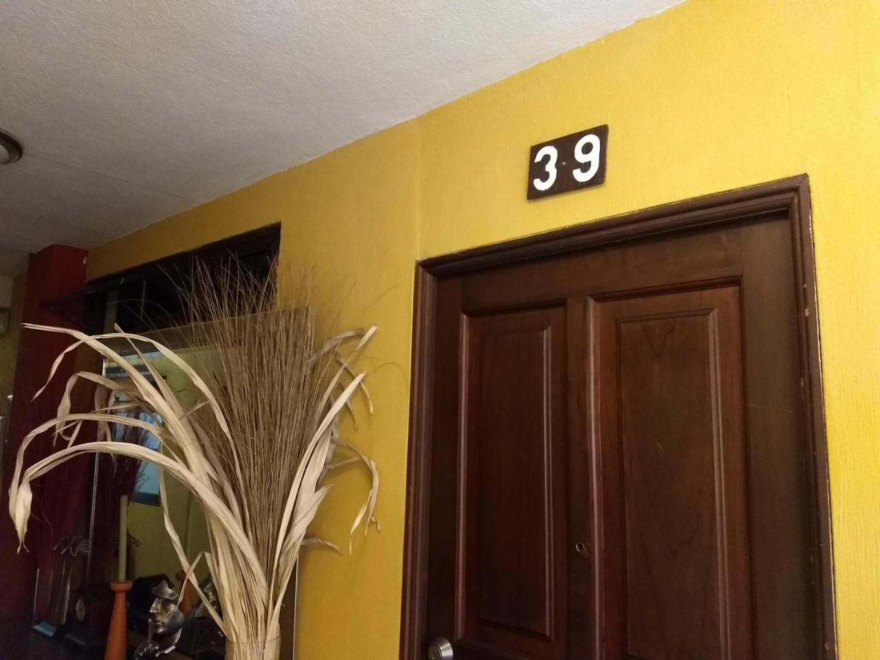 Give House Bed & Breakfast Guatemala City Exterior photo