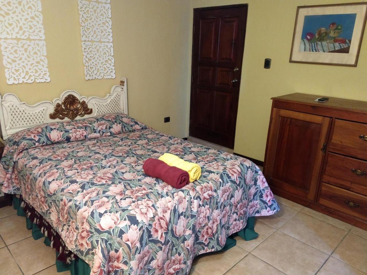 Give House Bed & Breakfast Guatemala City Exterior photo