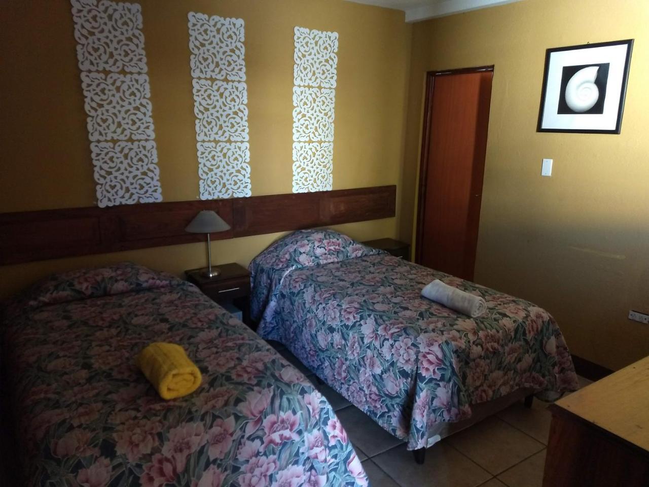 Give House Bed & Breakfast Guatemala City Exterior photo