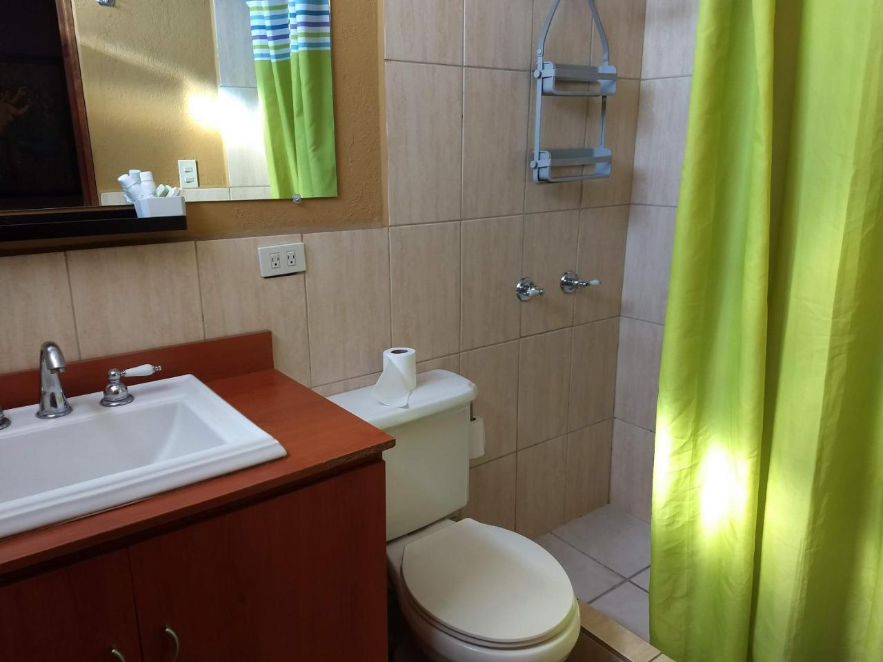 Give House Bed & Breakfast Guatemala City Exterior photo